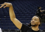 开云体育下载-猛龙队客场作战，勇往直前争取胜利