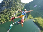 开云体育官方网站-英格拉姆爆发助深圳队淘汰赛过关新疆队，展现关键先生本色