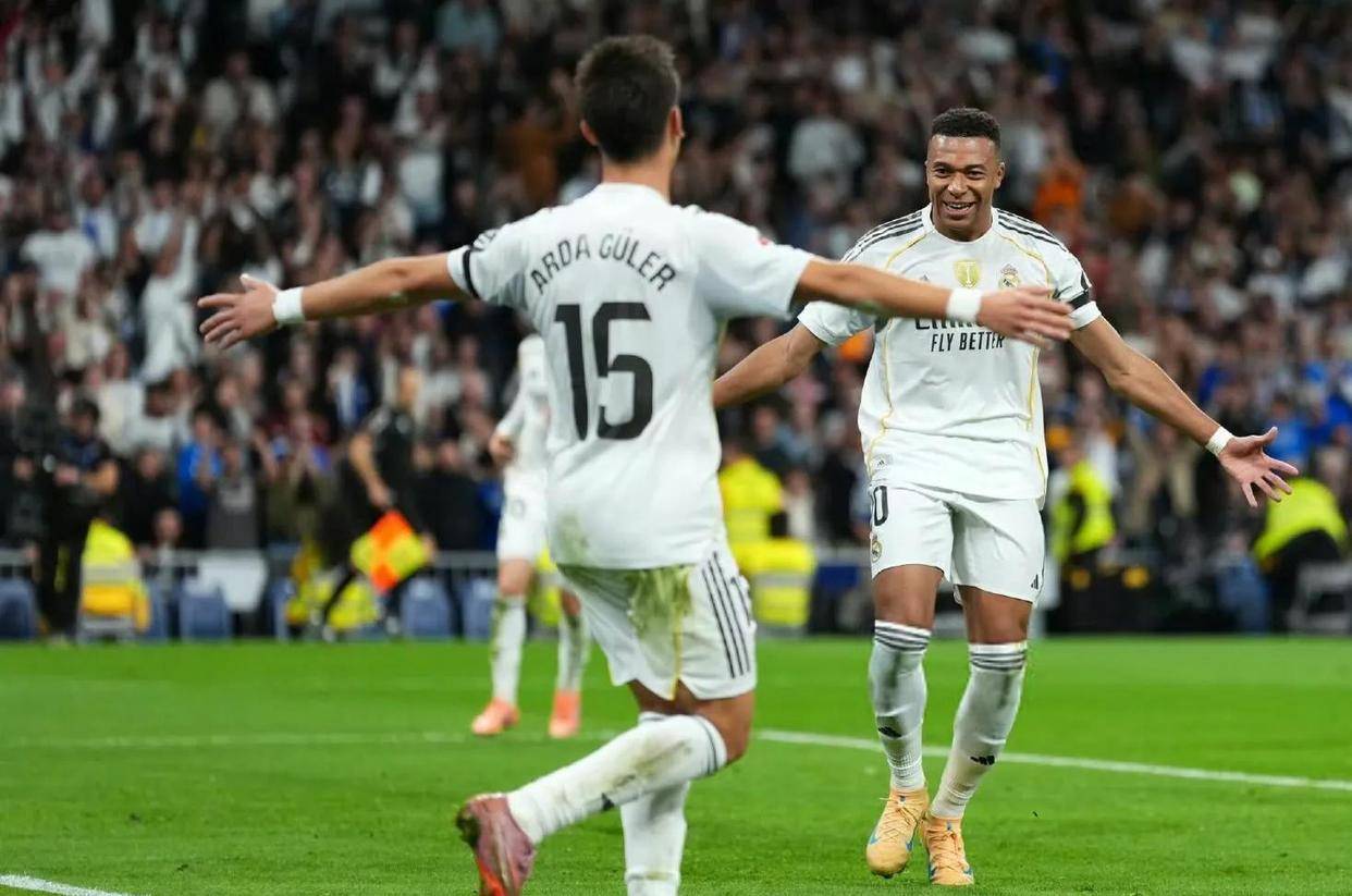 包含皇马客场不敌瓦伦西亚,遗憾失分暂居榜首的词条 包含皇马客场不敌瓦伦西亚,遗憾失分暂居榜首的词条