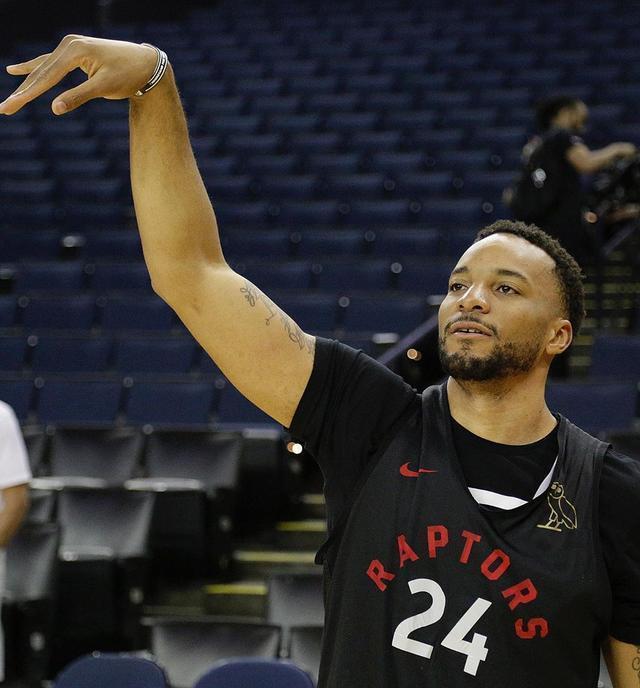 猛龙队客场作战,勇往直前争取胜利 猛龙队客场作战,勇往直前争取胜利