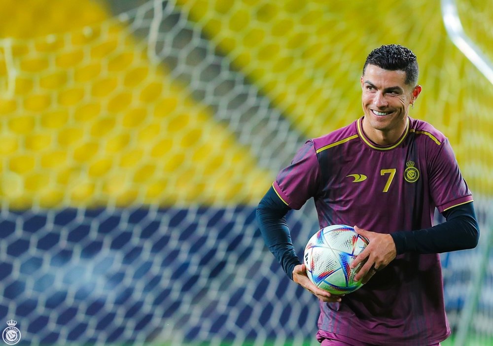 亨霍尔姆队在周末比赛中保持胜利