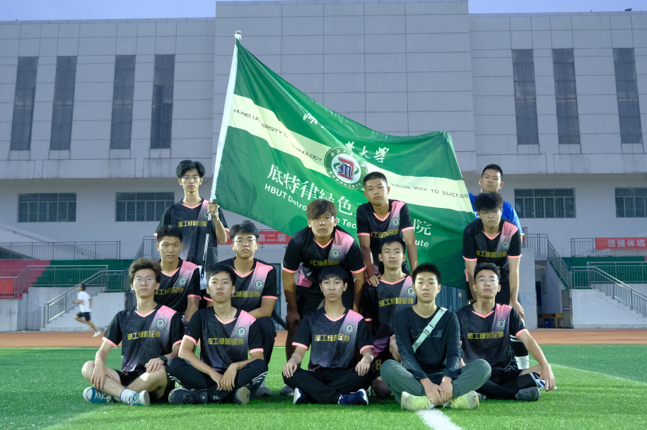 足球联赛爆点:北美球队斗志昂扬在场上拼搏!的简单介绍 足球联赛爆点:北美球队斗志昂扬在场上拼搏!的简单介绍