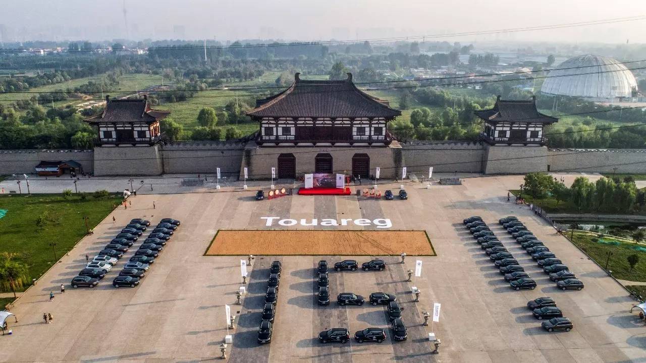 荆州风雷威势磅礴砥砺前行力逐前的简单介绍 荆州风雷威势磅礴砥砺前行力逐前的简单介绍