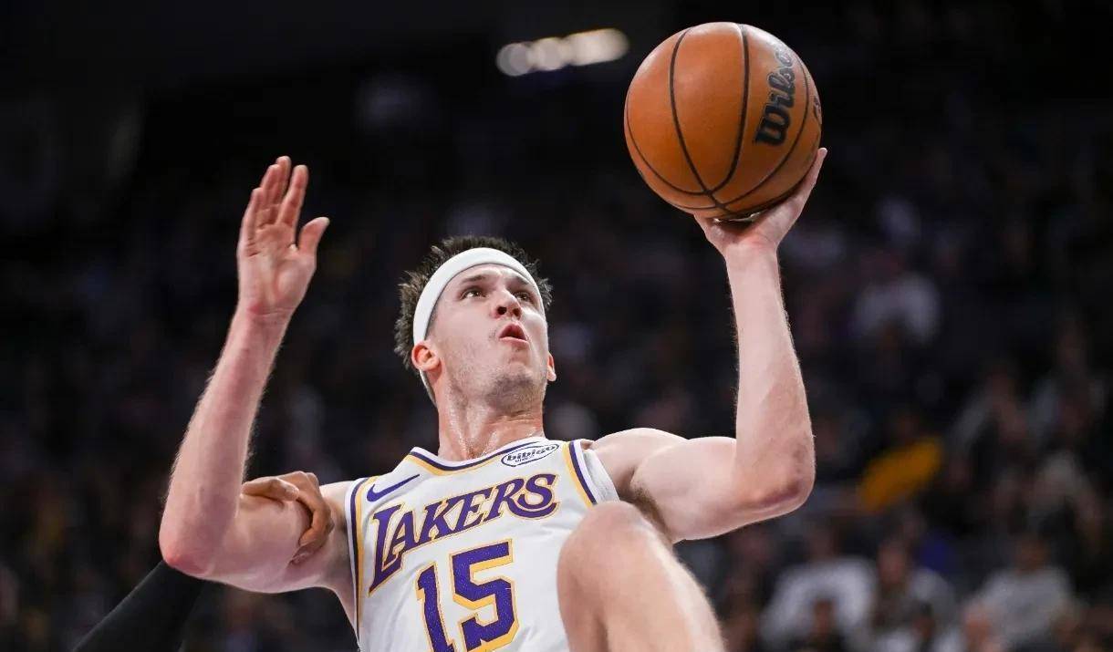 湖人横扫灰熊，东契奇点燃赛场